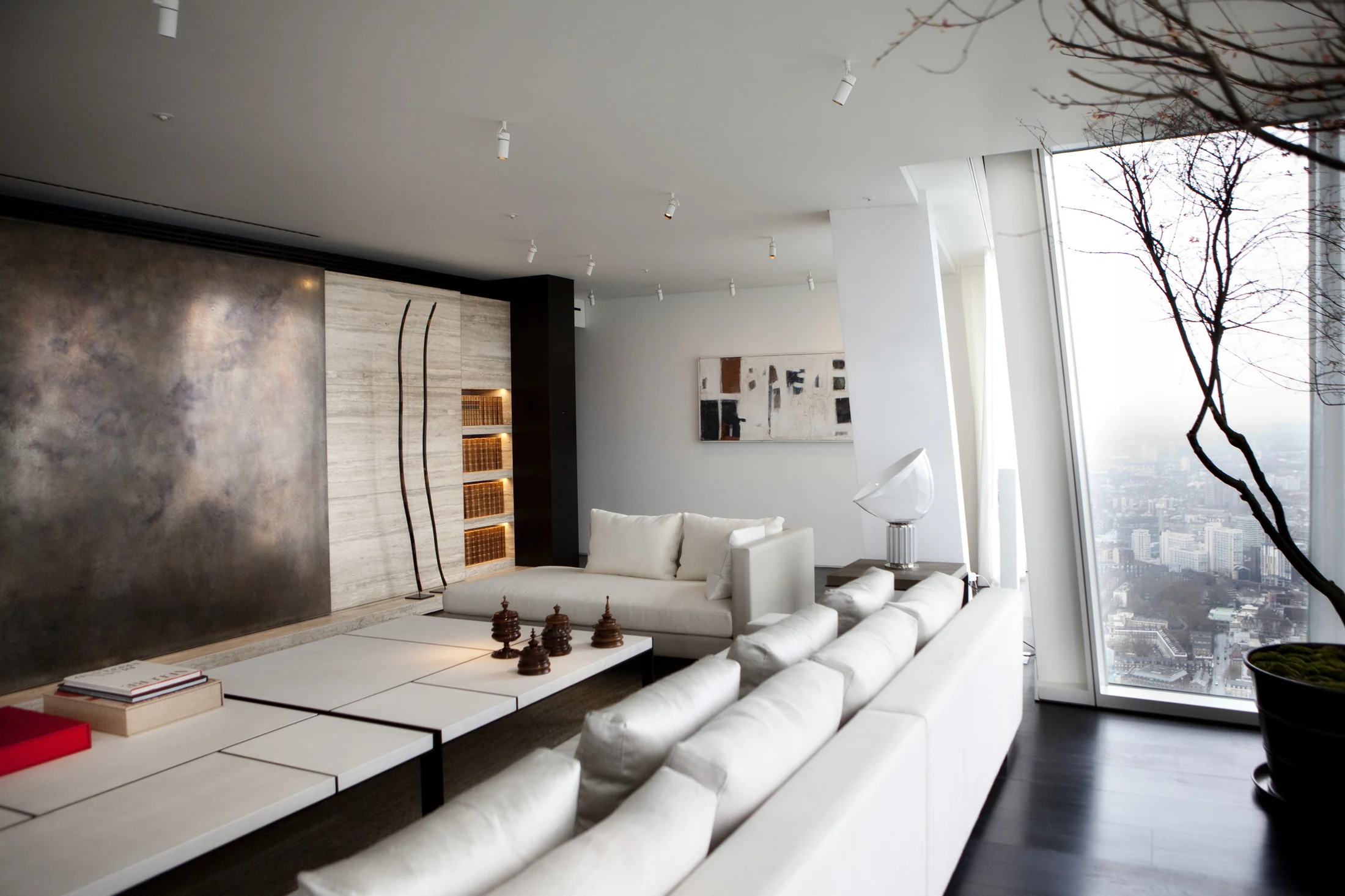 London Bridge Quarter private residence with skyline views and curated contemporary art