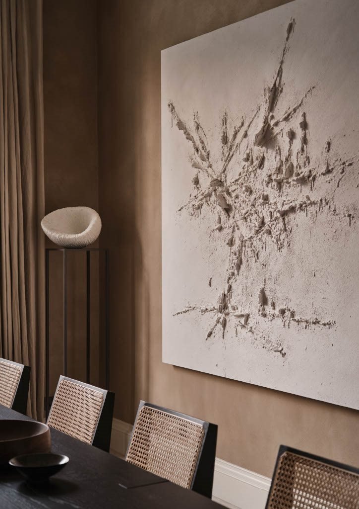 Belgravia townhouse dining room with artwork and sculptural furniture